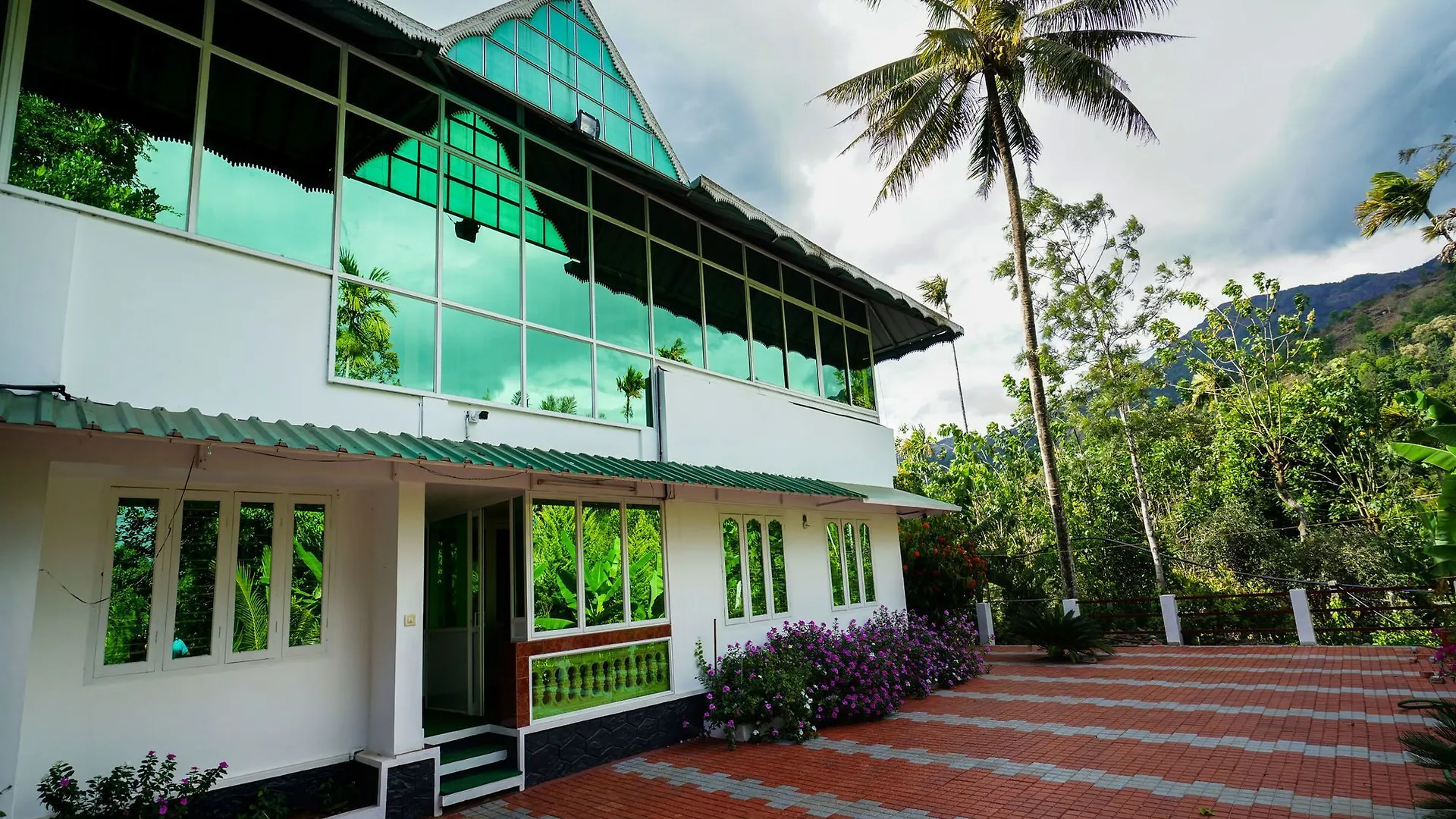Oyo 13011 Le Pepper Hotel Munnar