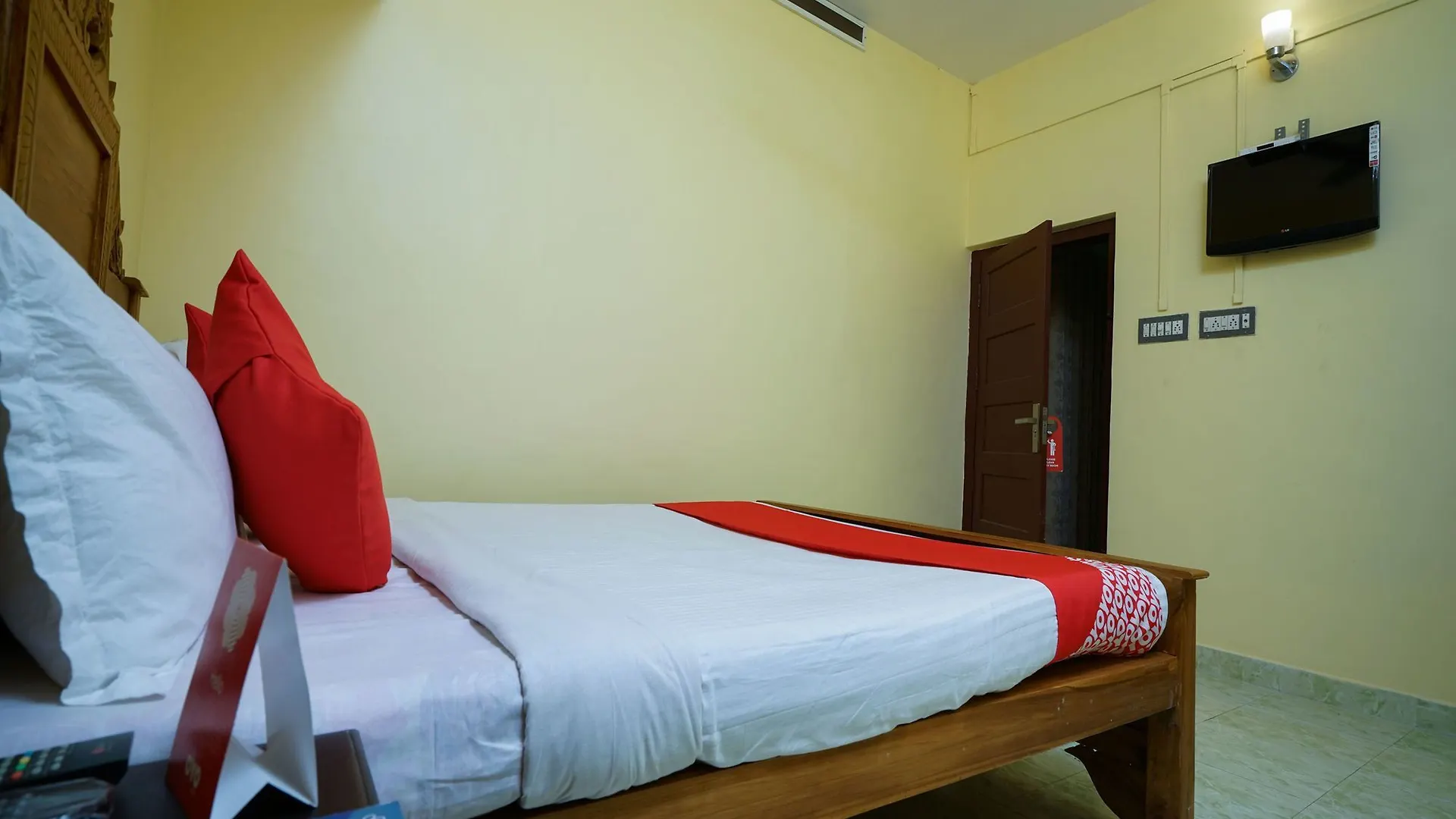 **  Oyo 13011 Le Pepper Hotel Munnar India